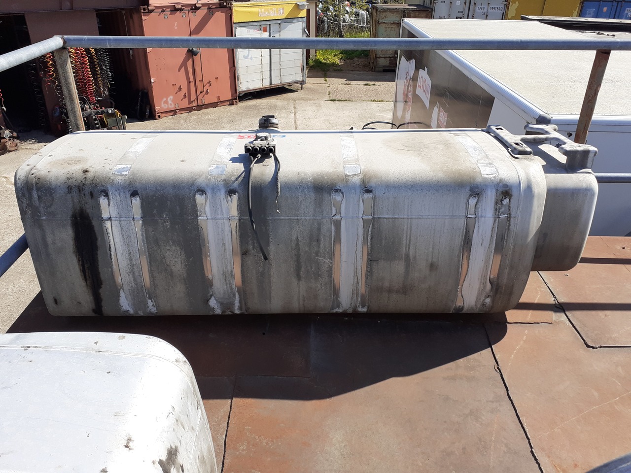 SCANIA R440 - Depósito de combustible para Camión chasis: foto 3 SCANIA R440 - Depósito de combustible para Camión chasis: foto 3