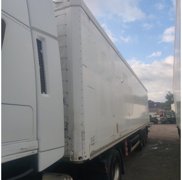Schmitz Cargobull SKI 24 - Semirremolque caja cerrada: foto 4 Schmitz Cargobull SKI 24 - Semirremolque caja cerrada: foto 4