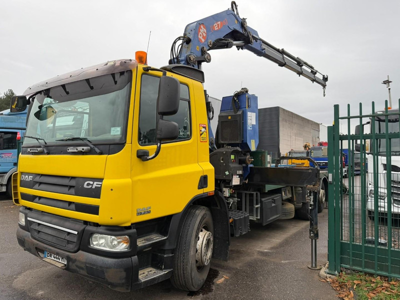 DAF CF 75.310 6X2 + CRANE PM 27 S-4 + RADIO + WINCH - FULL RAMP - LIFT + STEERING AXLE - MANUAL GEARBOX - FR TRUCK - Camión grúa: foto 4 DAF CF 75.310 6X2 + CRANE PM 27 S-4 + RADIO + WINCH - FULL RAMP - LIFT + STEERING AXLE - MANUAL GEARBOX - FR TRUCK - Camión grúa: foto 4