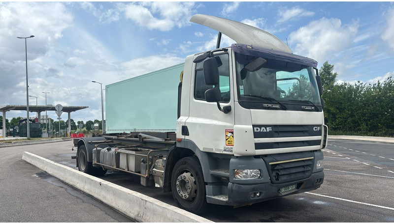 DAF CF 85.410 - 19T HOOKLIFT / ABROLLKIPPER / GANCHO - MANUAL ZF - A/C - GOOD CONDITION - Camión multibasculante: foto 1 DAF CF 85.410 - 19T HOOKLIFT / ABROLLKIPPER / GANCHO - MANUAL ZF - A/C - GOOD CONDITION - Camión multibasculante: foto 1