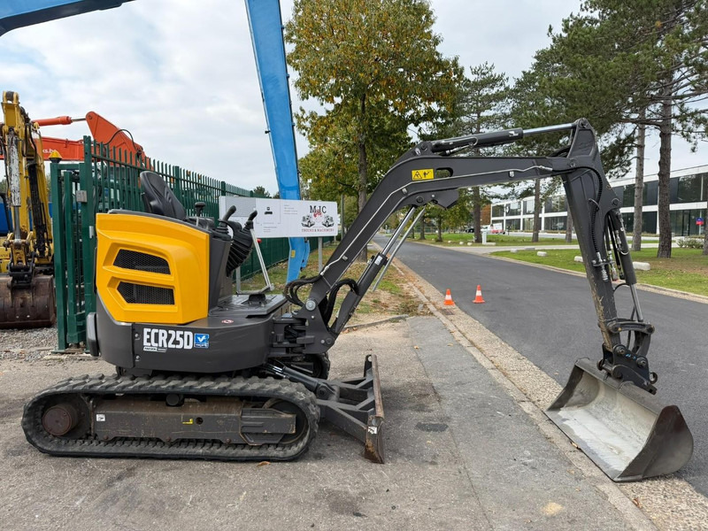 Volvo ECR25D 1159 UREN - SLOOP + SORTEERFUNCTIE - EXTRA HYDR. LEIDINGEN - HYDR SNELWISSEL - CE - BE MACHINE - Miniexcavadora: foto 3 Volvo ECR25D 1159 UREN - SLOOP + SORTEERFUNCTIE - EXTRA HYDR. LEIDINGEN - HYDR SNELWISSEL - CE - BE MACHINE - Miniexcavadora: foto 3