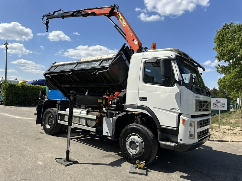 Volvo FM 300 4x4 TIPPER + CRANE PALFINGER PK 12000 - *339.000km* - MANUAL - STEEL SPRING / BIG AXLES - EURO 3 - TÜV 15/10/2025 - Camión volquete, Camión grúa: foto 4 Volvo FM 300 4x4 TIPPER + CRANE PALFINGER PK 12000 - *339.000km* - MANUAL - STEEL SPRING / BIG AXLES - EURO 3 - TÜV 15/10/2025 - Camión volquete, Camión grúa: foto 4