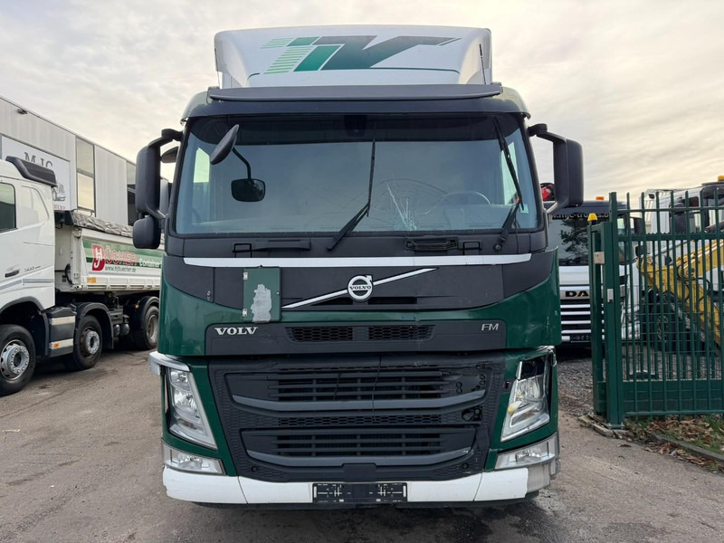 Volvo FM 330 6x2 CLOSED BOX / KOFFER 9m10 - LIFT + STEERING AXLE - *ENGINE / GEARBOX / CHASSIS = OK* - 300.000km - TUV 09/2026 - BE TRUCK - Camión caja cerrada: foto 2 Volvo FM 330 6x2 CLOSED BOX / KOFFER 9m10 - LIFT + STEERING AXLE - *ENGINE / GEARBOX / CHASSIS = OK* - 300.000km - TUV 09/2026 - BE TRUCK - Camión caja cerrada: foto 2