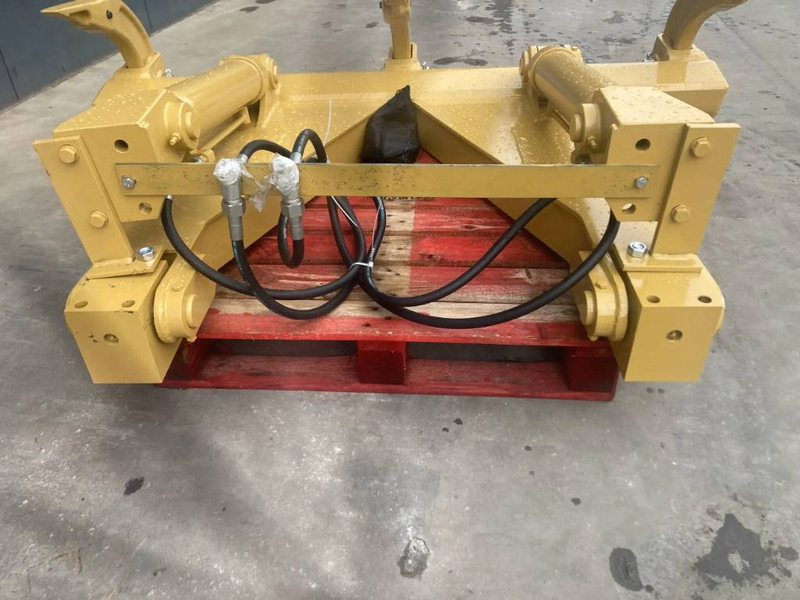 Cat D5N Ripper - Implemento para Maquinaria de construcción: foto 4 Cat D5N Ripper - Implemento para Maquinaria de construcción: foto 4