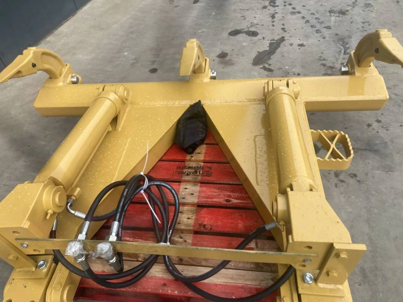 Cat D5N Ripper - Implemento para Maquinaria de construcción: foto 5 Cat D5N Ripper - Implemento para Maquinaria de construcción: foto 5