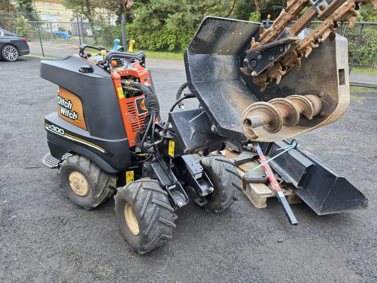 Ditch Witch R300 - Miniexcavadora: foto 5 Ditch Witch R300 - Miniexcavadora: foto 5