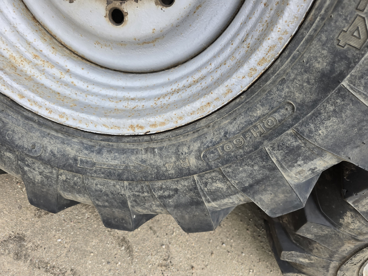 FORERUNNER 17.5 - 24 - Rueda completa para Maquinaria agrícola: foto 3 FORERUNNER 17.5 - 24 - Rueda completa para Maquinaria agrícola: foto 3