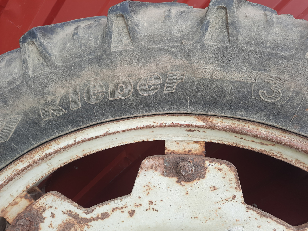 KLEBER Super 3 11.2 R44 - Rueda completa para Maquinaria agrícola: foto 5 KLEBER Super 3 11.2 R44 - Rueda completa para Maquinaria agrícola: foto 5