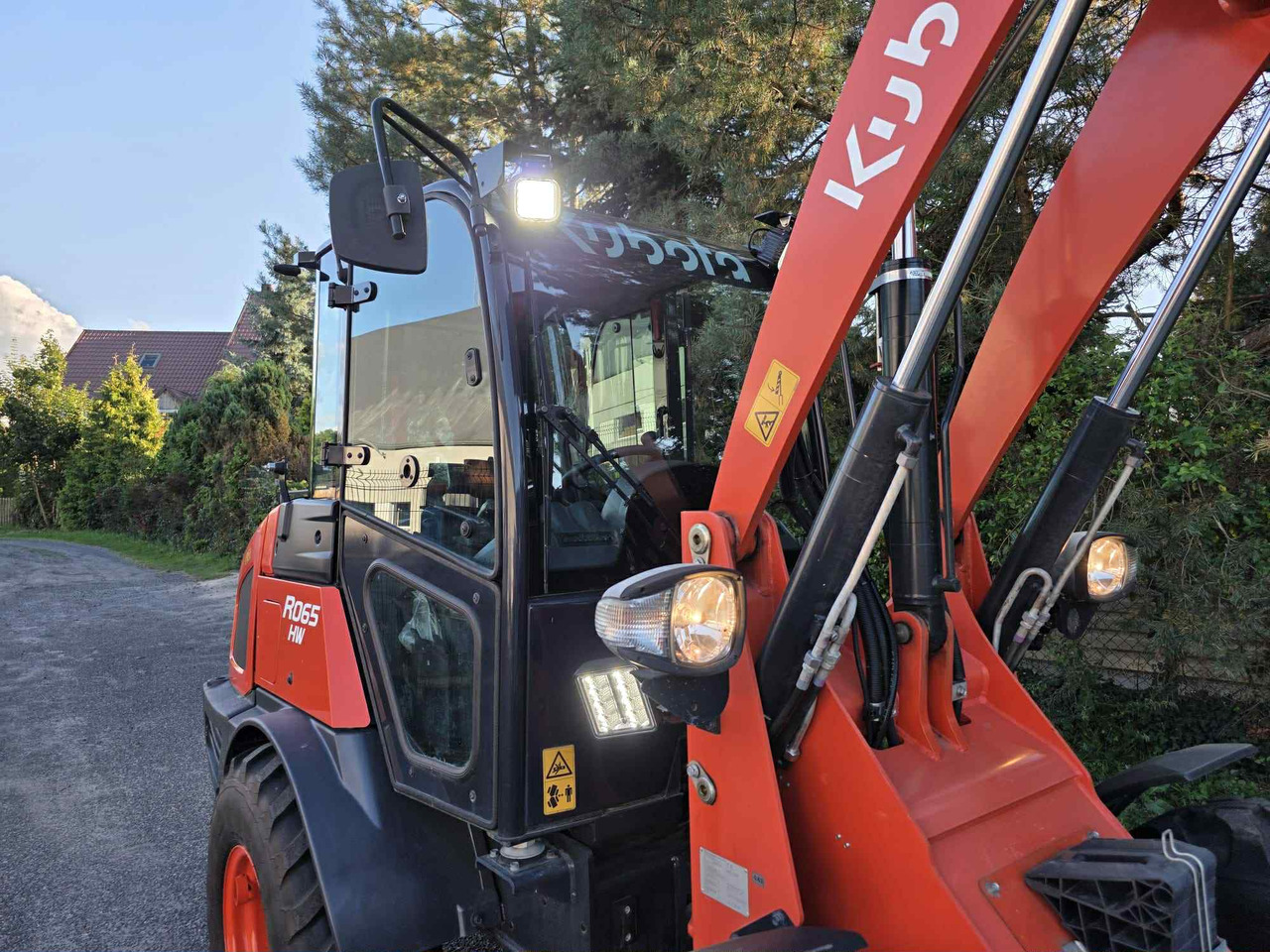 Kubota R065 HW - Cargadora articulada: foto 3 Kubota R065 HW - Cargadora articulada: foto 3