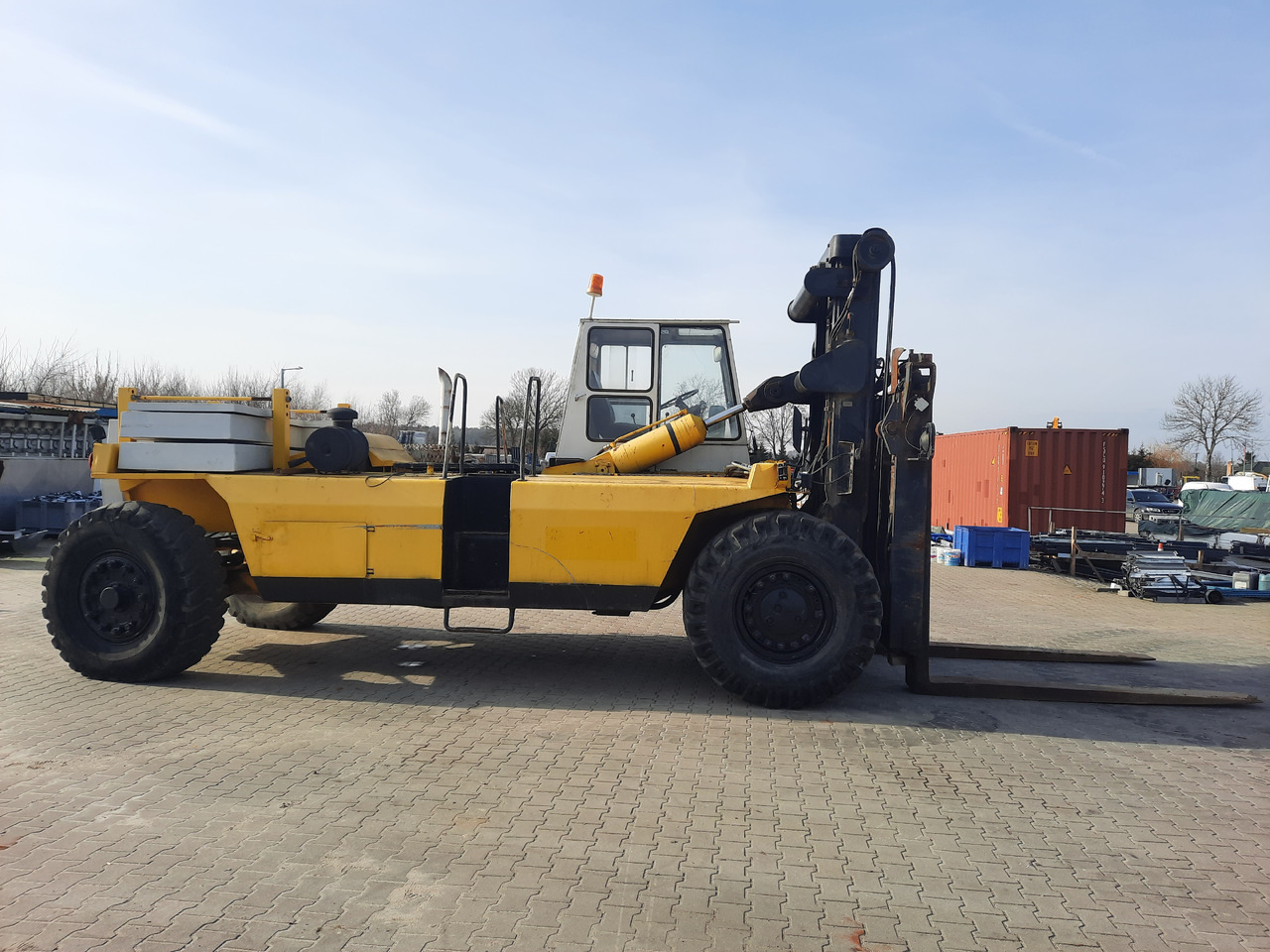 Valmet TD2712 - A25036 - Carretilla para contenedores: foto 2 Valmet TD2712 - A25036 - Carretilla para contenedores: foto 2