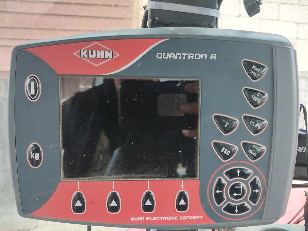 Kuhn RAUCH AXIS 30.1 - Esparcidor de fertilizantes: foto 2 Kuhn RAUCH AXIS 30.1 - Esparcidor de fertilizantes: foto 2