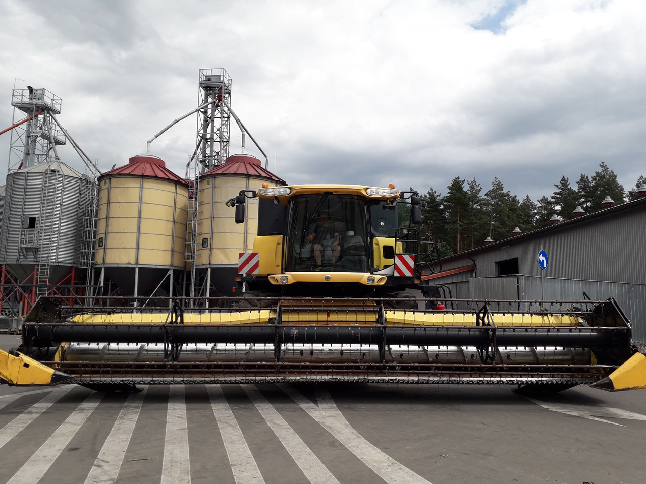 New-holland CR9080 - Cosechadora de granos: foto 3 New-holland CR9080 - Cosechadora de granos: foto 3