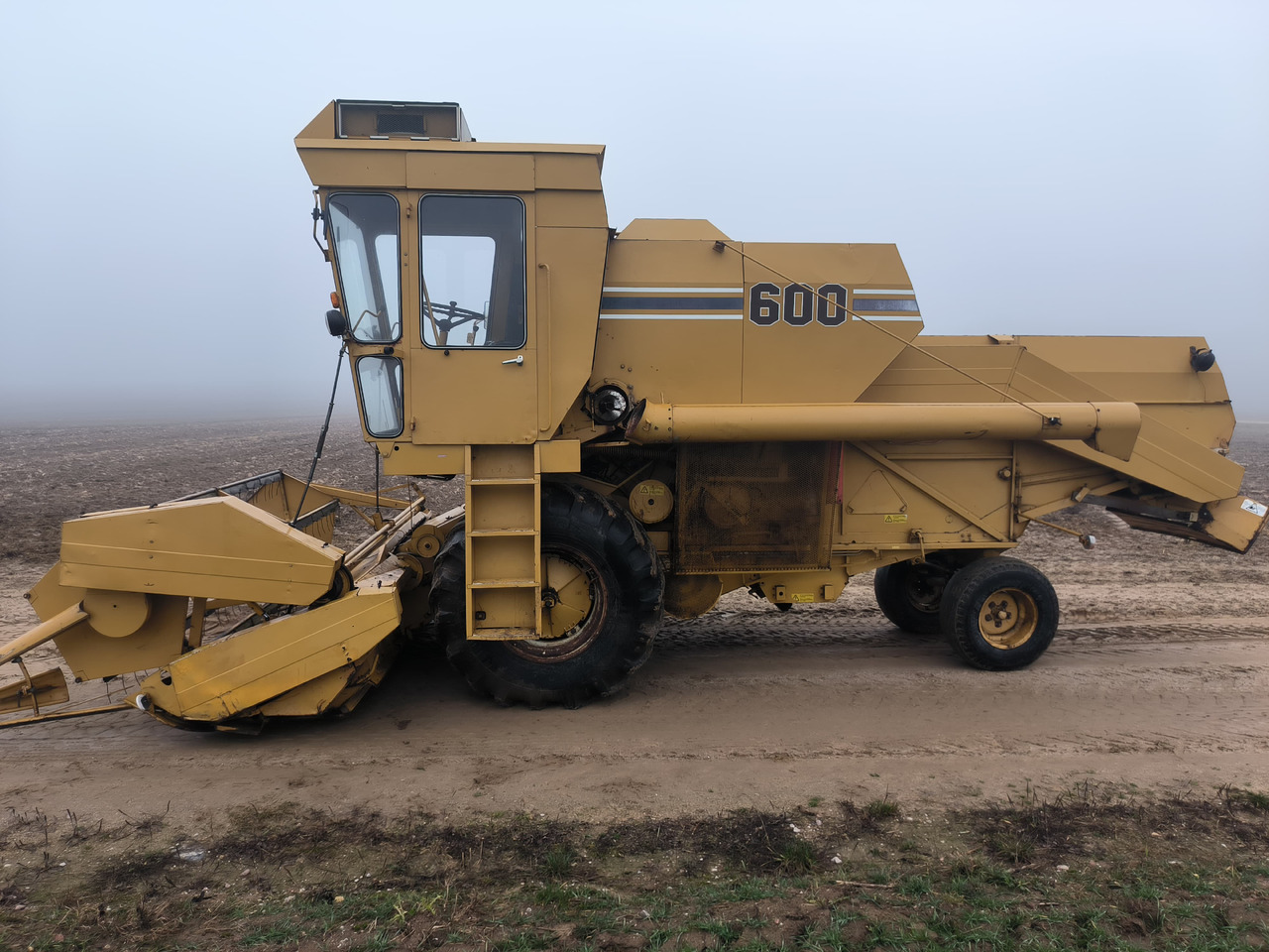 Sampo ROSENLEW 600 - Cosechadora de granos: foto 1 Sampo ROSENLEW 600 - Cosechadora de granos: foto 1