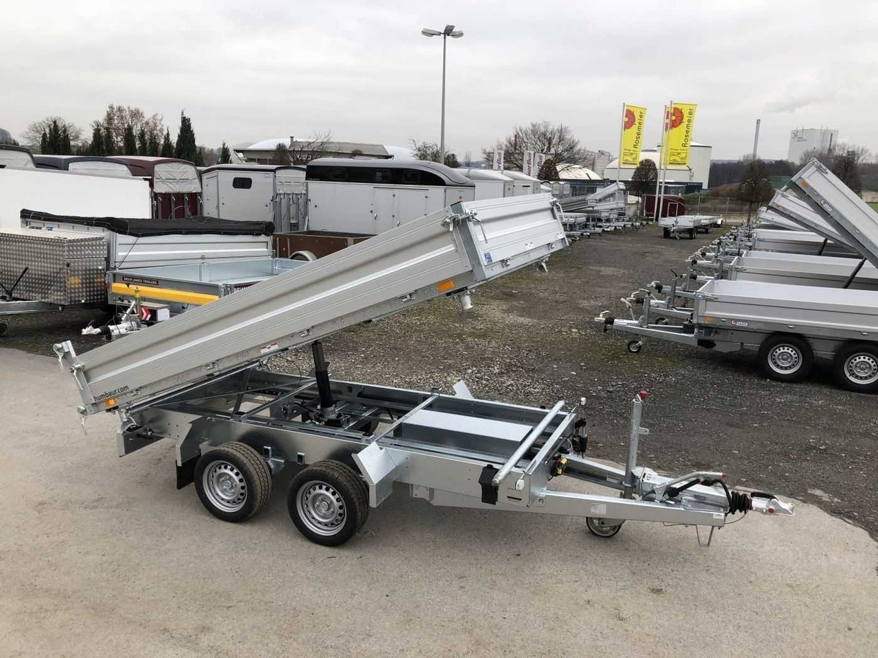 HUMBAUR HTK 3000.31 Dreiseitenkipper - Remolque volquete: foto 1 HUMBAUR HTK 3000.31 Dreiseitenkipper - Remolque volquete: foto 1