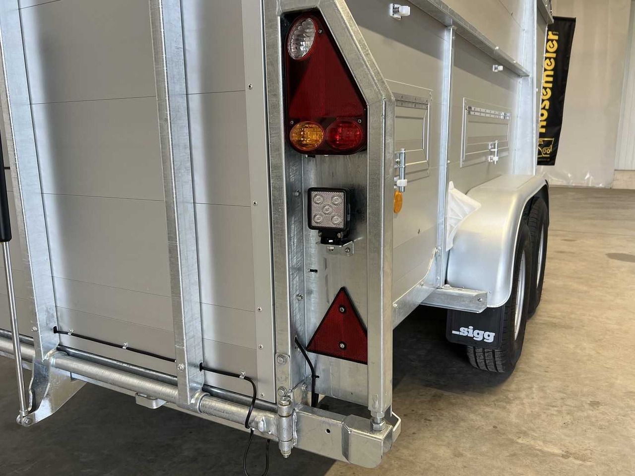 SIGG 35 V 40 - T8 - A15 Viehanhänger - Remolque transporte de ganado: foto 3 SIGG 35 V 40 - T8 - A15 Viehanhänger - Remolque transporte de ganado: foto 3