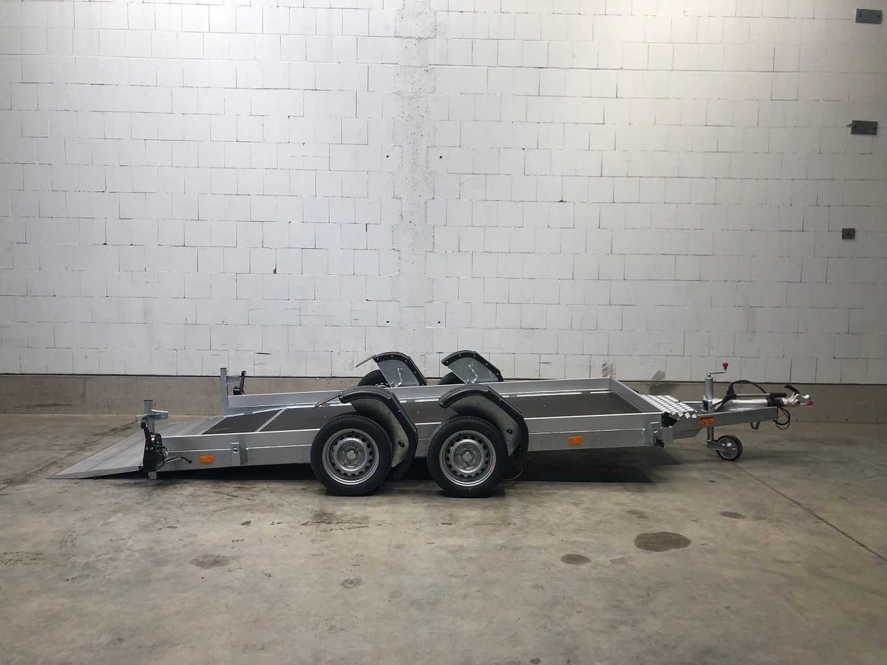 VEZEKO Husky FB 35.35 E-Pumpe Maschinentransporter - Remolque porta maquinaria: foto 2 VEZEKO Husky FB 35.35 E-Pumpe Maschinentransporter - Remolque porta maquinaria: foto 2