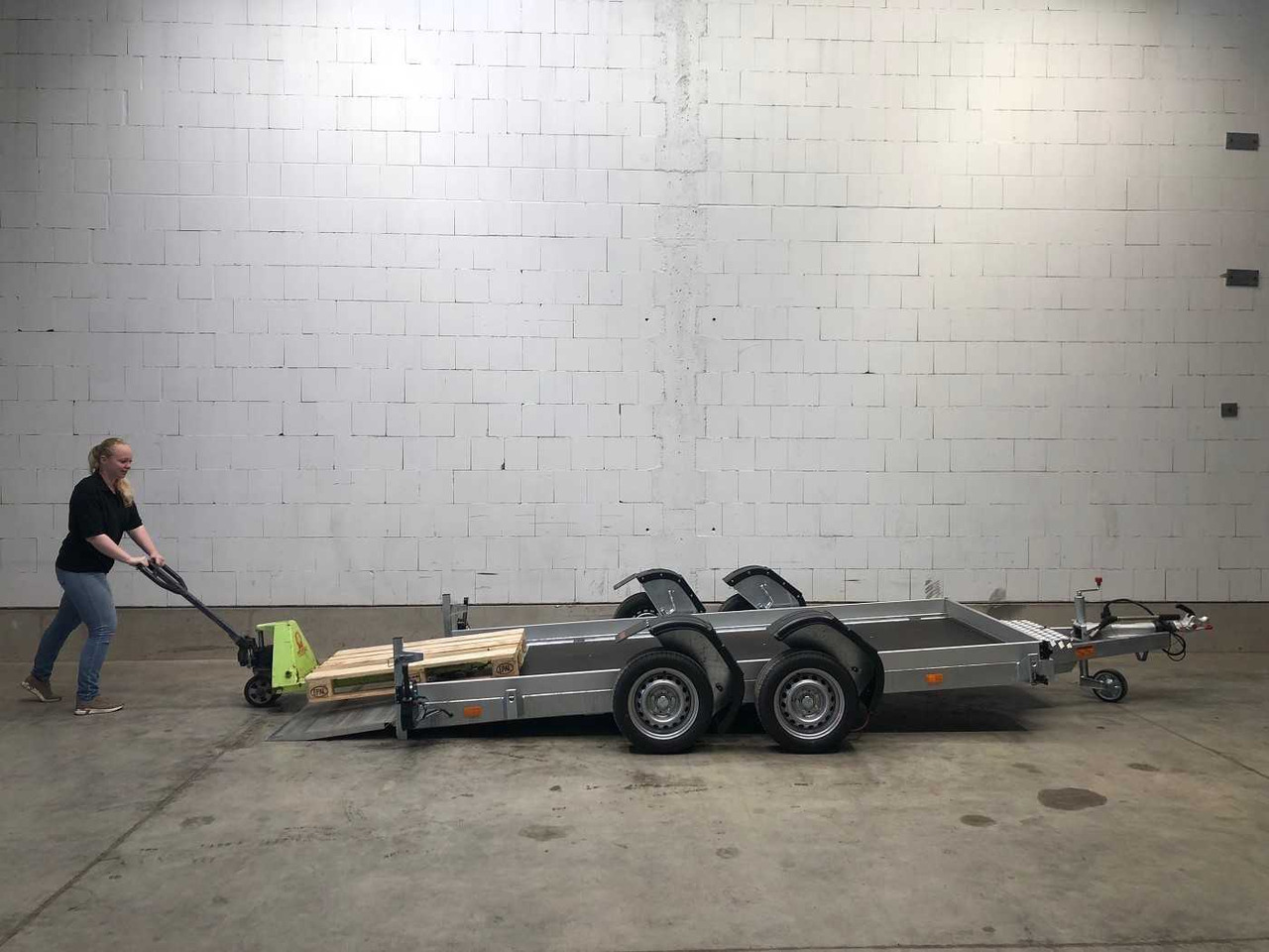 VEZEKO Husky FB 35.35 E-Pumpe Maschinentransporter - Remolque porta maquinaria: foto 1 VEZEKO Husky FB 35.35 E-Pumpe Maschinentransporter - Remolque porta maquinaria: foto 1