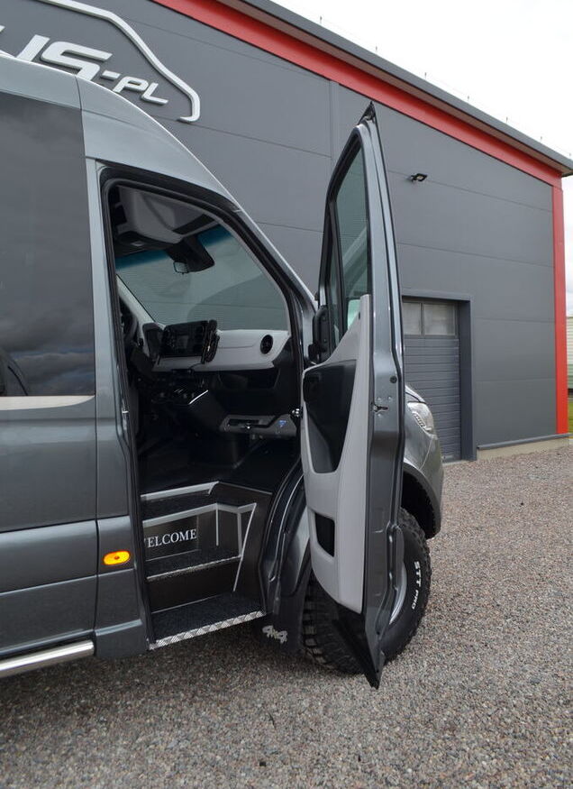 Minibús, Furgoneta de pasajeros MERCEDES-BENZ Sprinter 519 4x4 high and low drive: foto 10