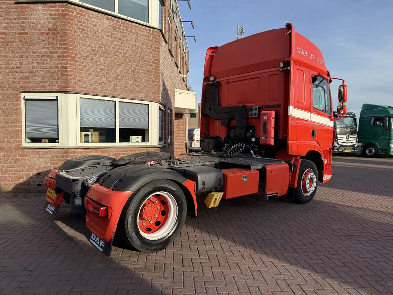 DAF CF 410 CF410 4X2 Spacecab / 1.05m schotelhoogte / Origineel 438.341km / TOP STAAT - Cabeza tractora: foto 5 DAF CF 410 CF410 4X2 Spacecab / 1.05m schotelhoogte / Origineel 438.341km / TOP STAAT - Cabeza tractora: foto 5