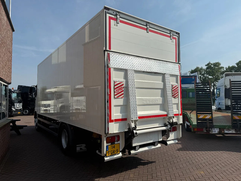 MAN TGM TGM 18.250 4X2 BL Koffer mit 2T Ladebordwand TOP NL TRUCK - Camión caja cerrada: foto 5 MAN TGM TGM 18.250 4X2 BL Koffer mit 2T Ladebordwand TOP NL TRUCK - Camión caja cerrada: foto 5