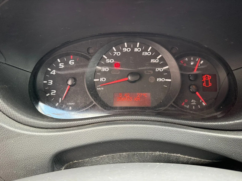 Renault Master Master 130HP Koffer mit Ladebordwand / Euro6 / TOP ZUSTAND - Furgoneta caja cerrada: foto 3 Renault Master Master 130HP Koffer mit Ladebordwand / Euro6 / TOP ZUSTAND - Furgoneta caja cerrada: foto 3