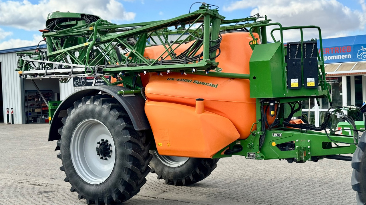 Amazone UX 4200 Special 24m - Pulverizador: foto 1 Amazone UX 4200 Special 24m - Pulverizador: foto 1