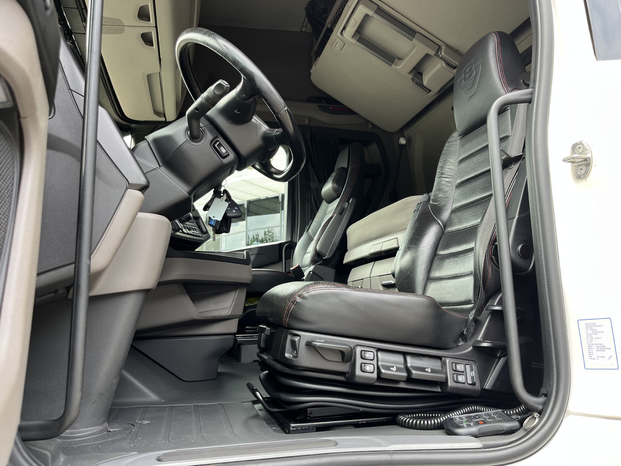 Scania S650 6x2 32 T-mtr. kran - Cabeza tractora: foto 5 Scania S650 6x2 32 T-mtr. kran - Cabeza tractora: foto 5