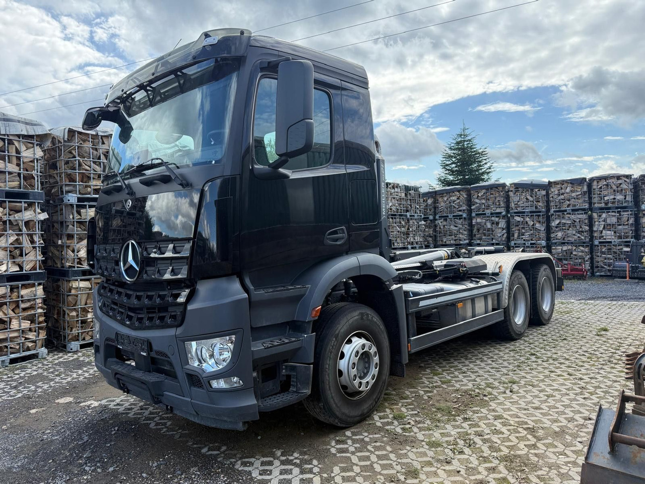 Mercedes-Benz Arocs 5 2648 Meiller Hakenlift 21-60 neuwertig - Camión multibasculante: foto 1 Mercedes-Benz Arocs 5 2648 Meiller Hakenlift 21-60 neuwertig - Camión multibasculante: foto 1