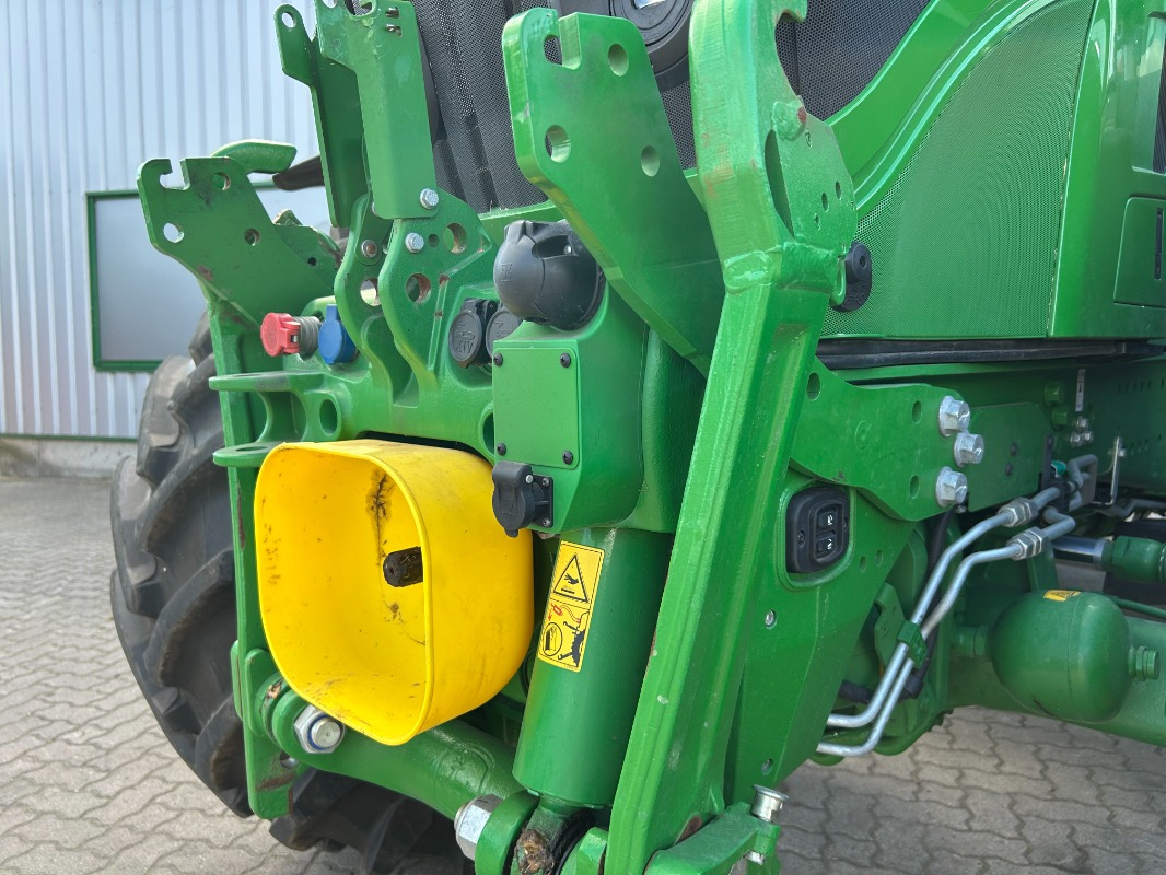 Tractor John Deere 6R 215: foto 21