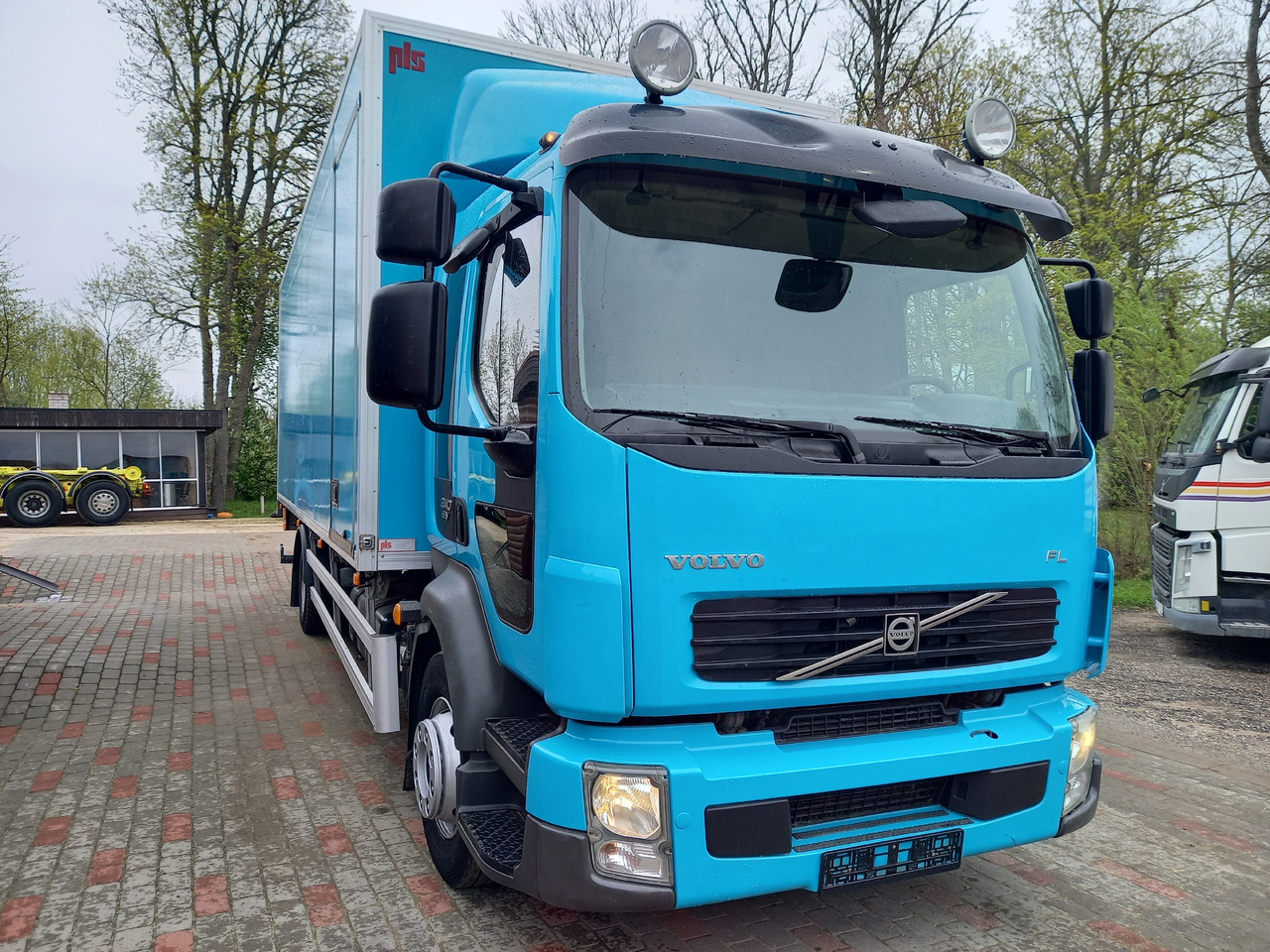 Camión caja cerrada VOLVO FL, 4x2, 16000 KG. EEV: foto 6