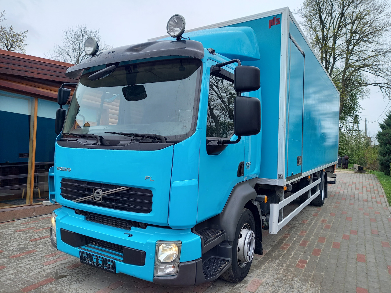 VOLVO FL, 4x2, 16000 KG. EEV - Camión caja cerrada: foto 1 VOLVO FL, 4x2, 16000 KG. EEV - Camión caja cerrada: foto 1