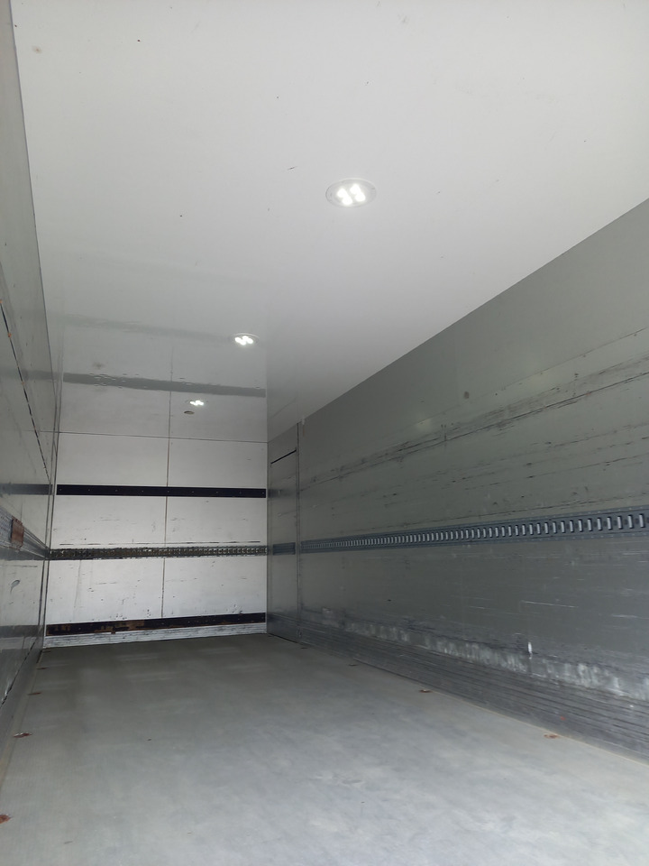 Camión caja cerrada VOLVO FL, 4x2, 16000 KG. EEV: foto 19
