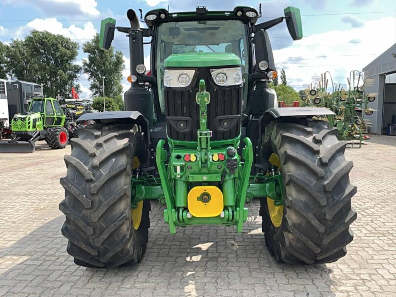 John Deere 6R230 - Tractor: foto 2 John Deere 6R230 - Tractor: foto 2