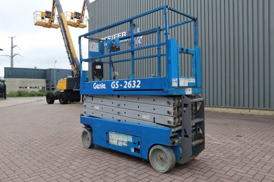 Genie GS2632 Electric, Working Height 10m, 227kg Capacit - Plataforma de tijeras: foto 4 Genie GS2632 Electric, Working Height 10m, 227kg Capacit - Plataforma de tijeras: foto 4