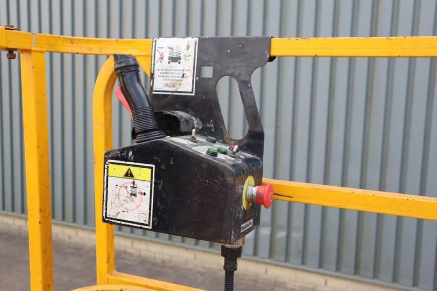 Haulotte Compact 12 Electric, 12m Working Height, 300kg Cap - Plataforma de tijeras: foto 4 Haulotte Compact 12 Electric, 12m Working Height, 300kg Cap - Plataforma de tijeras: foto 4