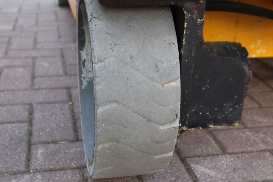 Leasing de Haulotte Compact 12 Electric, 12m Working Height, 300kg Cap Haulotte Compact 12 Electric, 12m Working Height, 300kg Cap: foto 13 Leasing de Haulotte Compact 12 Electric, 12m Working Height, 300kg Cap Haulotte Compact 12 Electric, 12m Working Height, 300kg Cap: foto 13