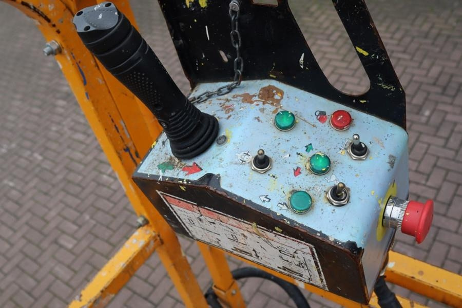 Haulotte Compact 12 RTE As-Is, Electric, 4x4 Drive, 12m Wor - Plataforma de tijeras: foto 4 Haulotte Compact 12 RTE As-Is, Electric, 4x4 Drive, 12m Wor - Plataforma de tijeras: foto 4