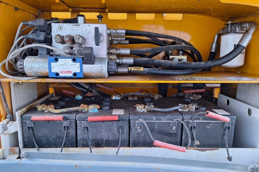 Haulotte Compact 12RTE Electric, 12m Working Height, 450kg - Plataforma de tijeras: foto 5 Haulotte Compact 12RTE Electric, 12m Working Height, 450kg - Plataforma de tijeras: foto 5