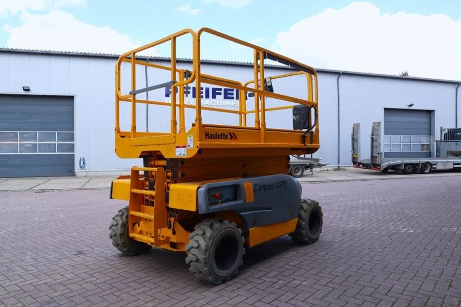 Haulotte Compact 12RTE Electric, 12m Working Height, 450kg - Plataforma de tijeras: foto 2 Haulotte Compact 12RTE Electric, 12m Working Height, 450kg - Plataforma de tijeras: foto 2