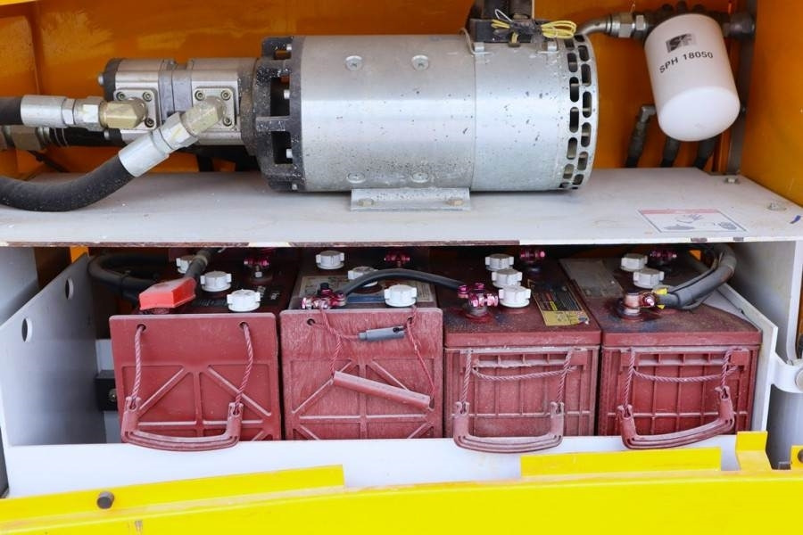 Haulotte Compact 12RTE Electric, 12m Working Height, 450kg - Plataforma de tijeras: foto 5 Haulotte Compact 12RTE Electric, 12m Working Height, 450kg - Plataforma de tijeras: foto 5