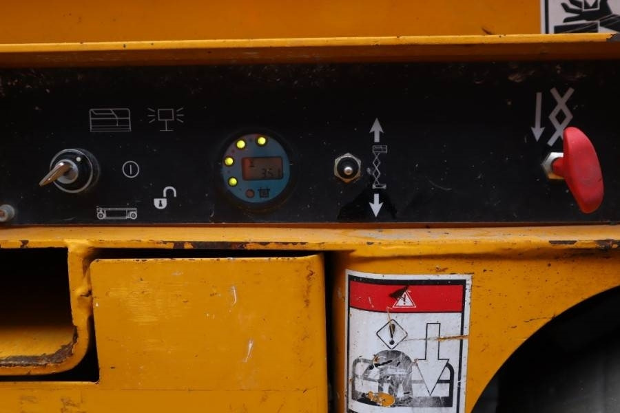Plataforma de tijeras Haulotte Compact 8 Electric, 8.2m Working Height, 350kg Cap: foto 9