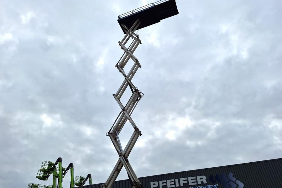 Plataforma de tijeras Holland Lift Megastar G320DL30 4WDS/N Diesel, 4x4x4 Drive, 34m: foto 9