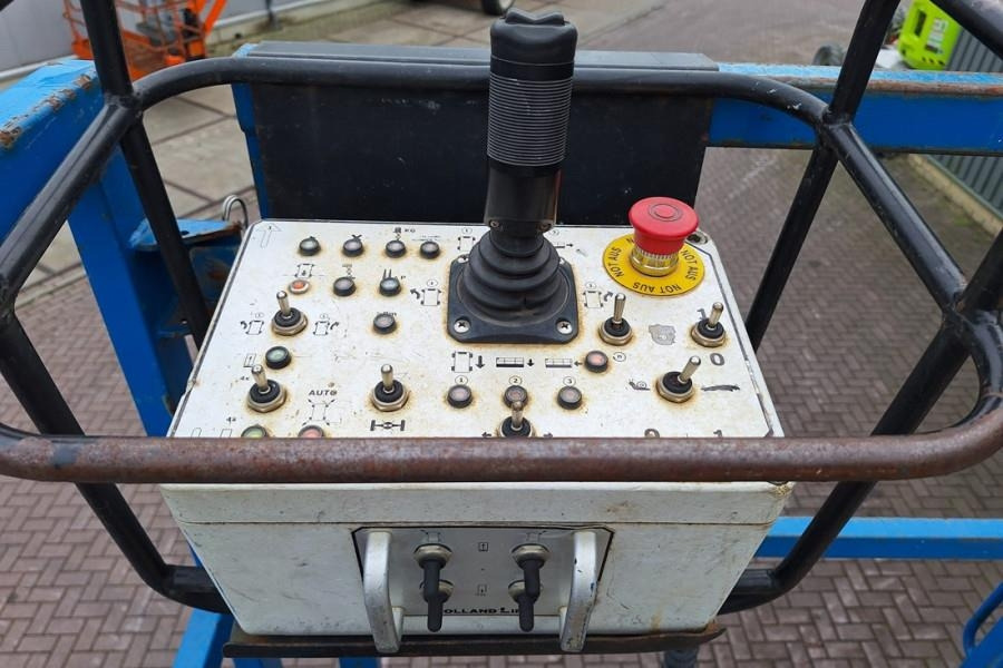 Holland Lift Megastar G320DL30 4WDS/N Diesel, 4x4x4 Drive, 34m - Plataforma de tijeras: foto 4 Holland Lift Megastar G320DL30 4WDS/N Diesel, 4x4x4 Drive, 34m - Plataforma de tijeras: foto 4