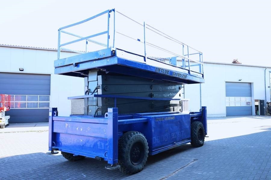 Liftlux SL205-25D Diesel, 4x4 Drive, Hydraulic Deck Extens - Plataforma de tijeras: foto 2 Liftlux SL205-25D Diesel, 4x4 Drive, Hydraulic Deck Extens - Plataforma de tijeras: foto 2