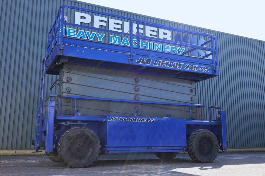 Liftlux SL245-25D 4WD Diesel, 4x4 Drive, 26.5m Working Hei  - Plataforma de tijeras: foto 1 Liftlux SL245-25D 4WD Diesel, 4x4 Drive, 26.5m Working Hei  - Plataforma de tijeras: foto 1
