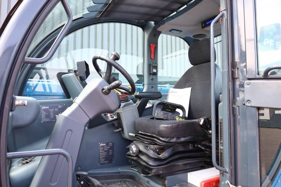Magni TH5,5.15-D7/D Diesel, 4x4x4 Drive, 5.5t Capacity, - Manipulador telescópico: foto 4 Magni TH5,5.15-D7/D Diesel, 4x4x4 Drive, 5.5t Capacity, - Manipulador telescópico: foto 4