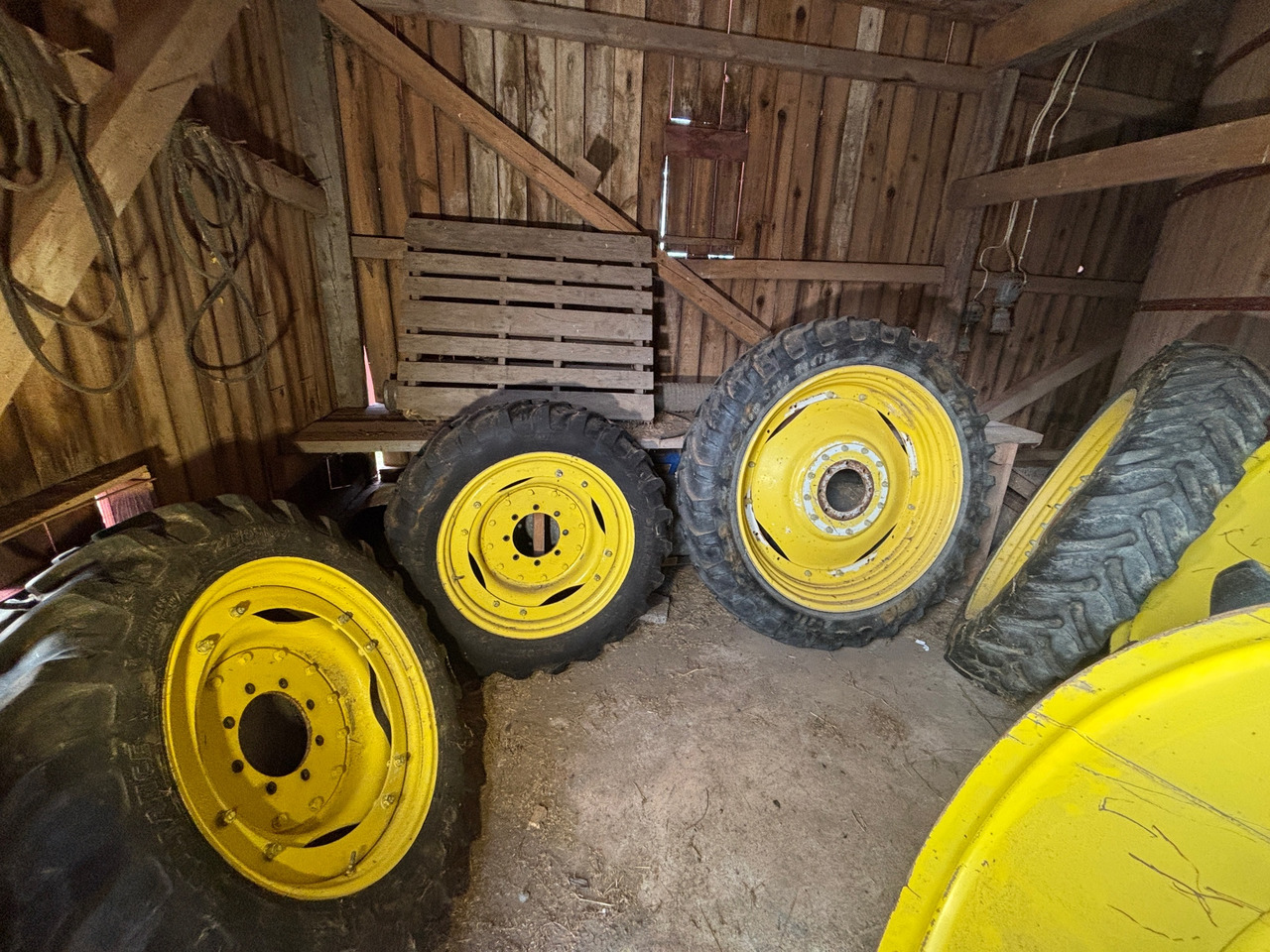 Alliance A-350 - Neumático para Maquinaria agrícola: foto 1 Alliance A-350 - Neumático para Maquinaria agrícola: foto 1