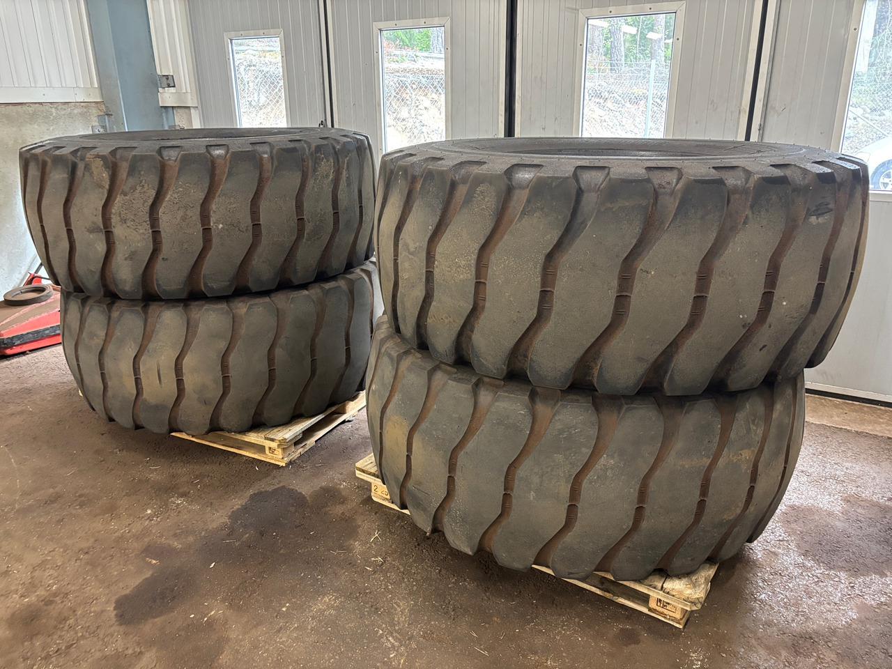 Bridgestone V-Steel L-traction - Neumático para Maquinaria de construcción: foto 1 Bridgestone V-Steel L-traction - Neumático para Maquinaria de construcción: foto 1