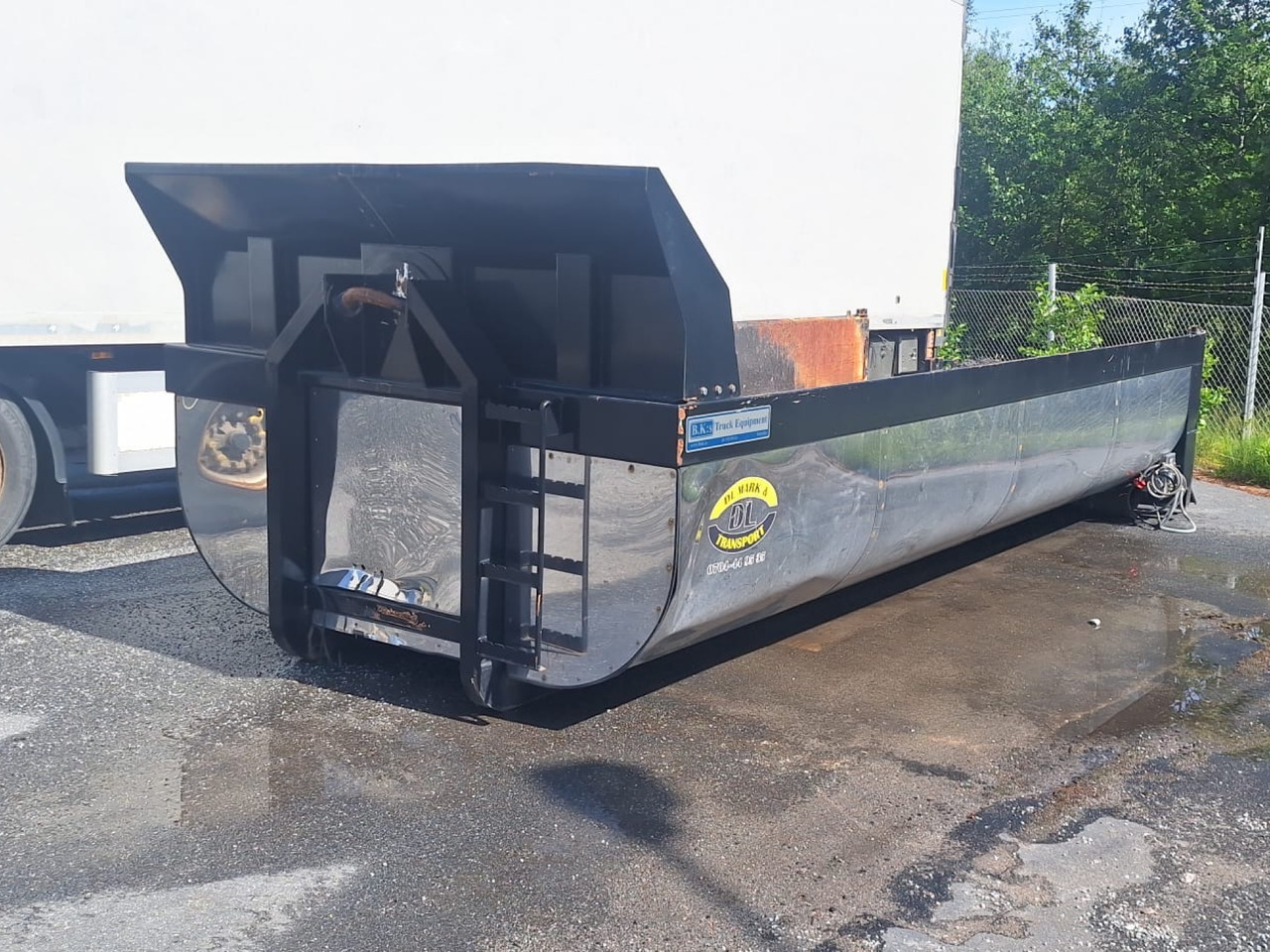 CMT RAL9005 - Contenedor de gancho: foto 1 CMT RAL9005 - Contenedor de gancho: foto 1