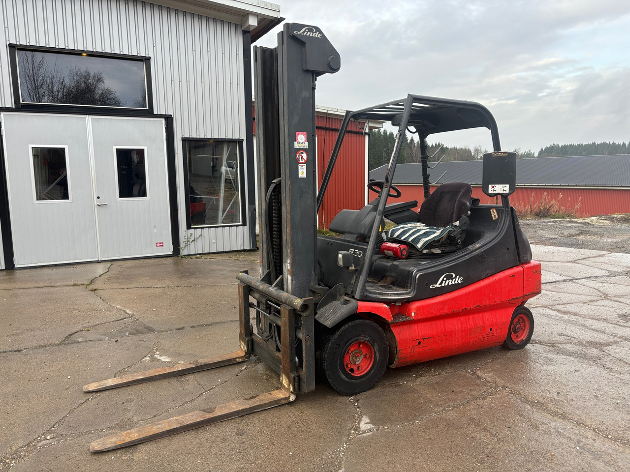 Linde E30-02 - Equipo de manutención: foto 1 Linde E30-02 - Equipo de manutención: foto 1